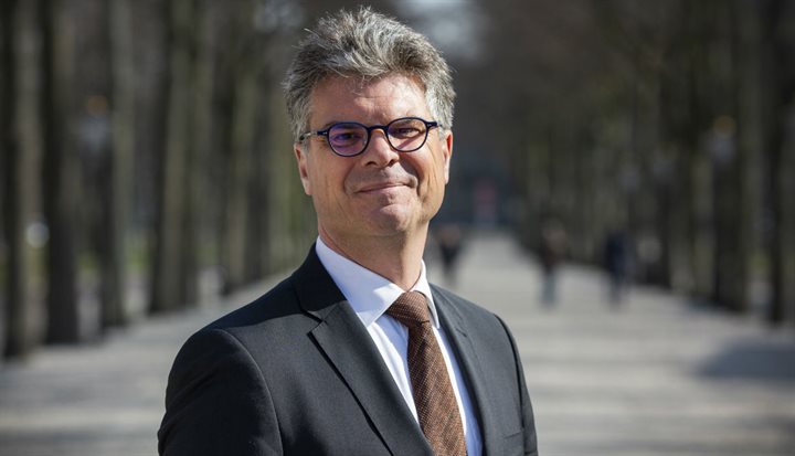 Koning beëdigt Hans Oosters als CvdK Utrecht