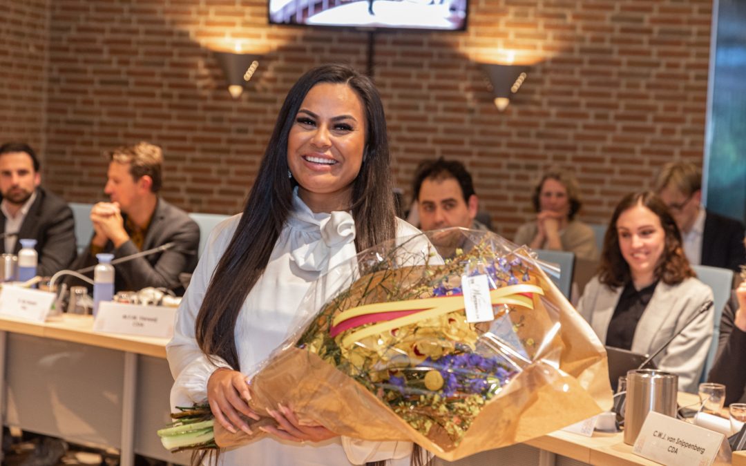 Shalandra Hitipeuw geïnstalleerd als wethouder Vijfheerenlanden