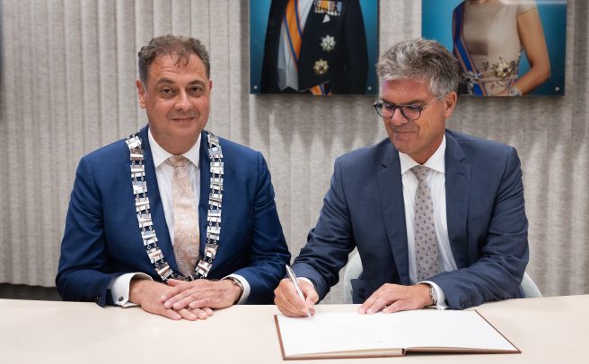 Leusdense burgemeester Bouwmeester hervat werk